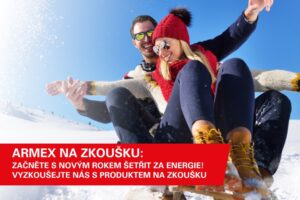 Usměvavý pár na saních si užívá zimu s výhodnou nabídkou ARMEX ENERGY na zkoušku