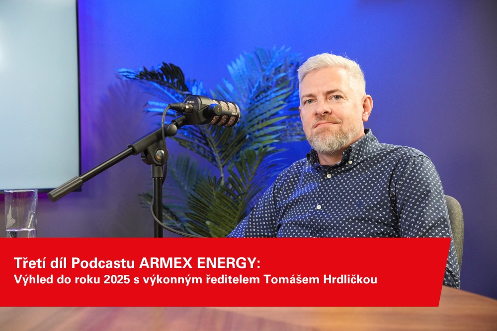 Výkonný ředitel ARMEX ENERGY Tomáš Hrdlička ve studiu při natáčení třetího dílu podcastu o výhledu na rok 2025