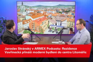 Host a moderátor diskutují v ARMEX podcastu o projektu Rezidence Vavřinecká v Litoměřicích.